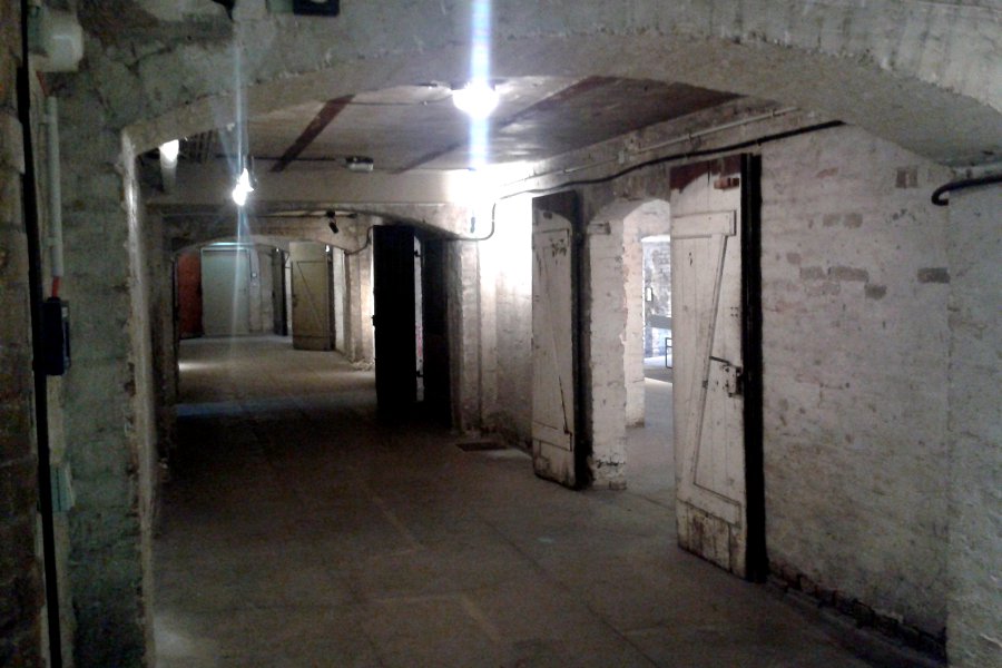 Ein Kellergewölbe mit vielen Nebenräumen
